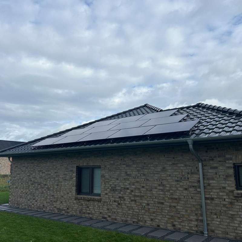 Photovoltaik Aachen: sauber montierte PV-Dachanlage