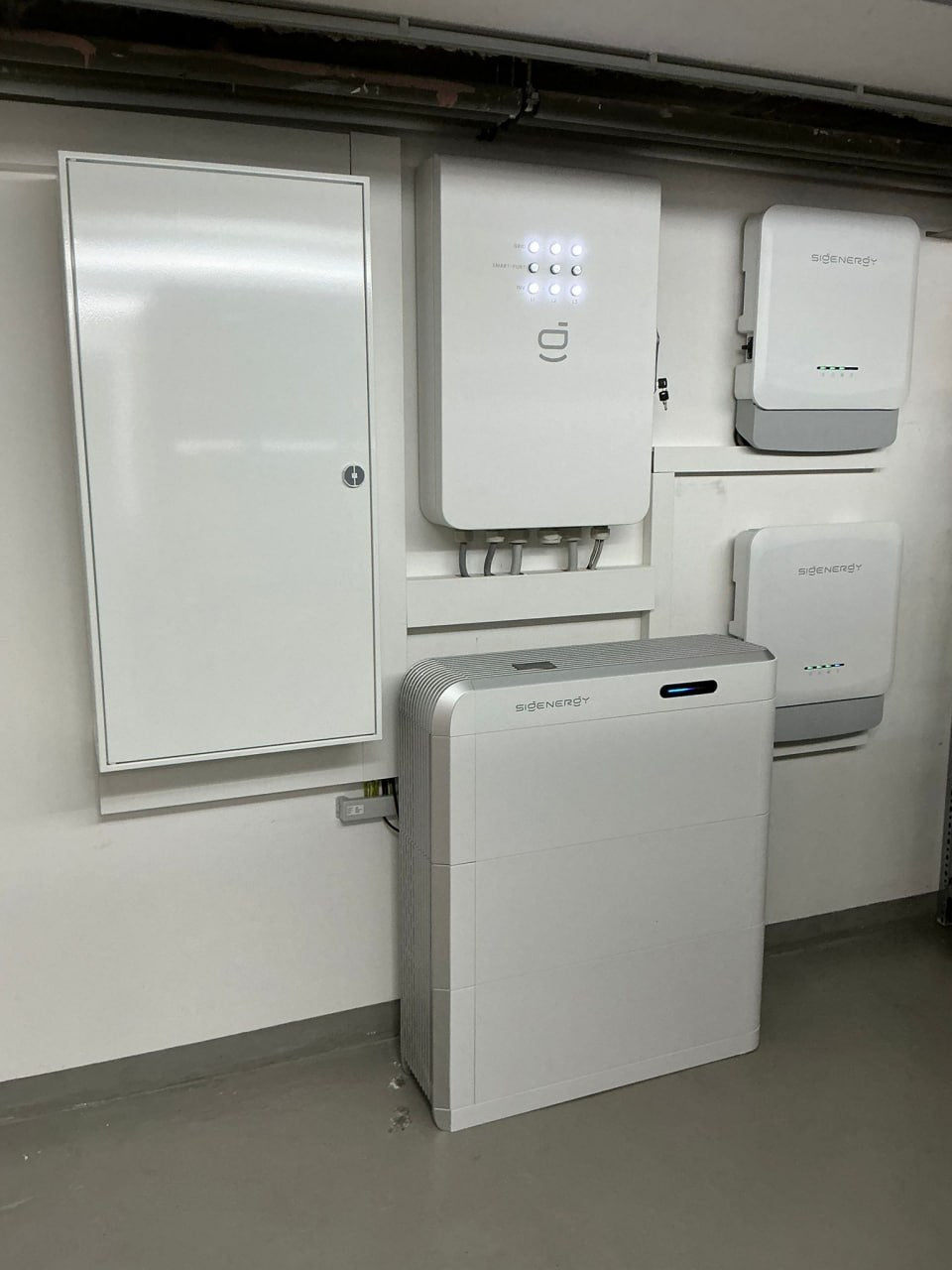 Photovoltaik Osnabrück: Speicher und Wechselrichter einer PV-Komplettanlage