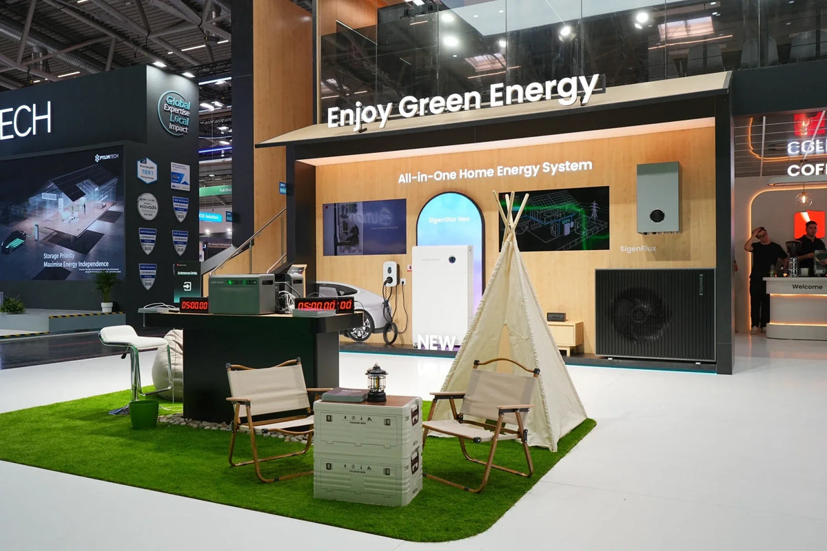 SigenStor Neo und SigenFlux-Wärmepumpe am Sigenergy-Messestand auf der Intersolar München 2026