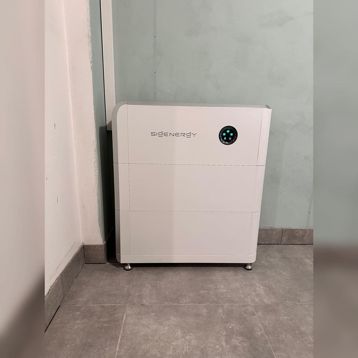 Sigenergy SigenStor-Speicher in einem Technikraum in Weyhe