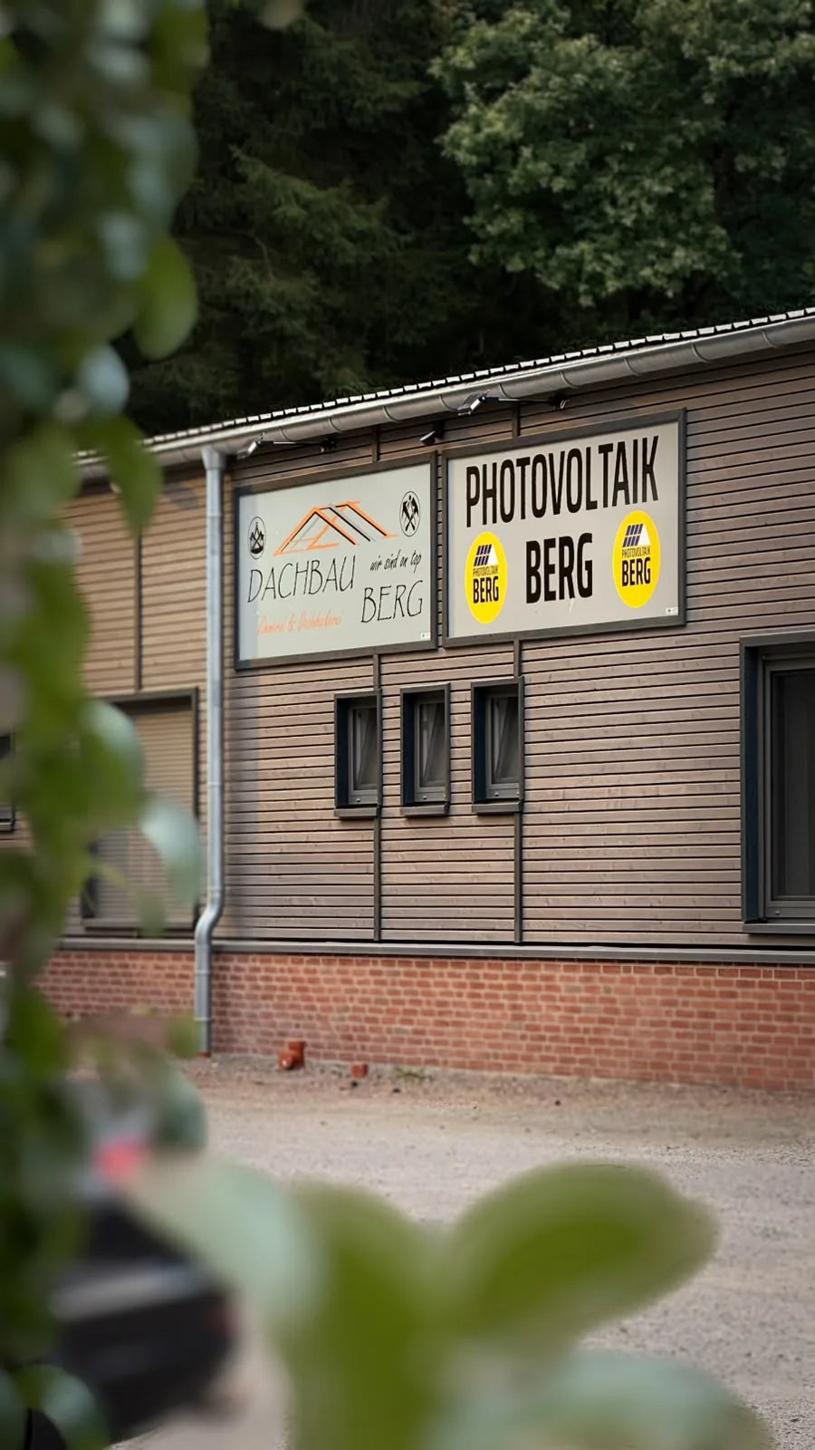 Vertriebsbüro und Lager der Photovoltaik Berg GmbH in der Wehdeler Straße in Gehrde